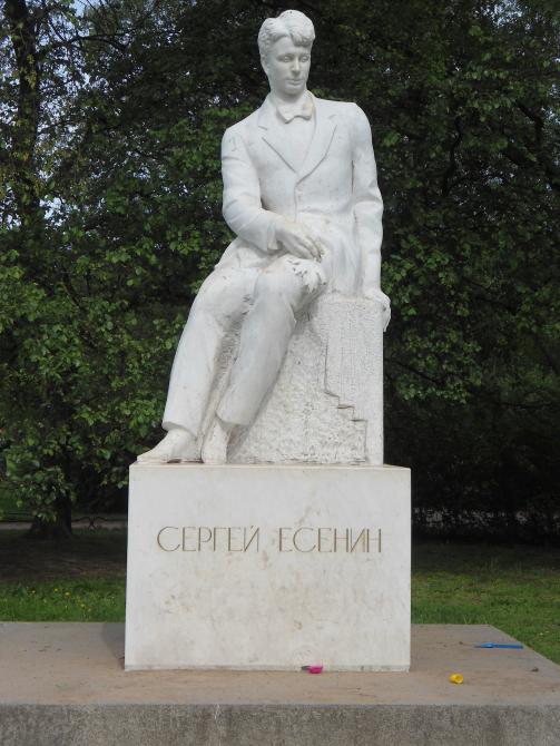 Памятник есенину в санкт петербурге