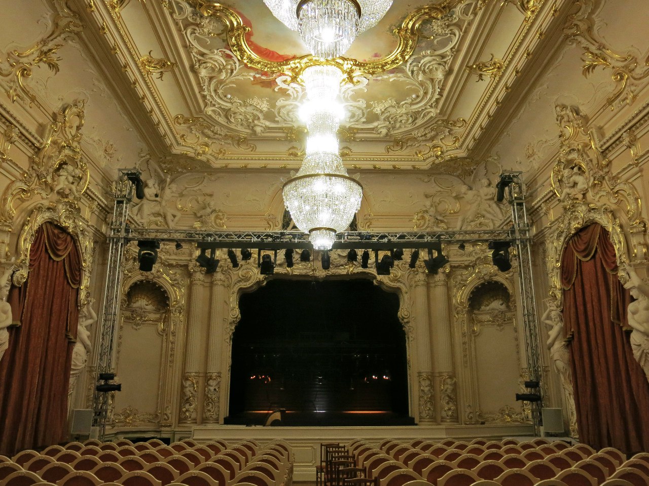 театр музыкальной комедии санкт петербург большой зал