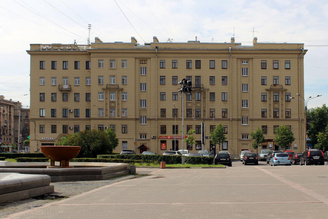 Бассейная улица. Сталинки фасады неоклассицизм. Московский проспект 37/1 дом сталинский. Сталинские дома в Московской области. Казань ул. Петербургская сталинка.